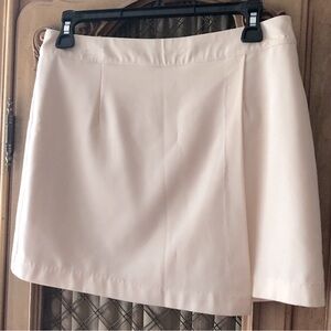 Forever 21 Cream Medium Opening Front Skirt Short Lined